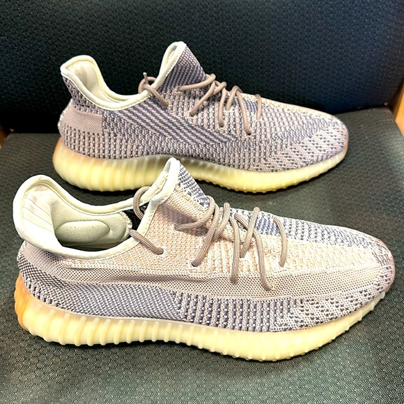 Adidas Yeezy boost size 11 men’s sneakers very very gently used - Picture 3 of 8